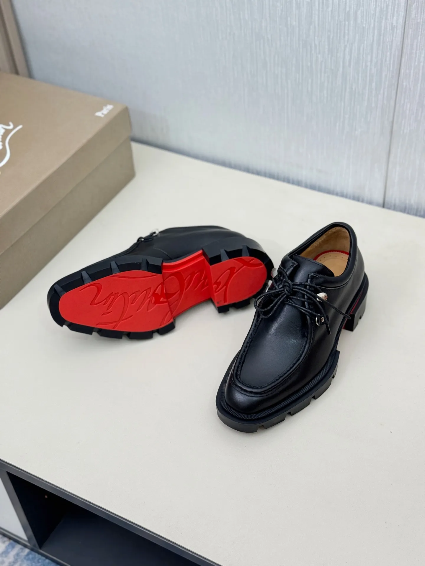 [CL～High-end men’s red-soled shoes] Top P: 880💰. Size: 39-44 (38.45.46 can be customized) 🆑Top original order purchasing agent Imported open-edge bead fabric and water-dyed cowhide inside 🉑️ Imported TPU rubber sole, wear-resistant and non-slip, full of European style.